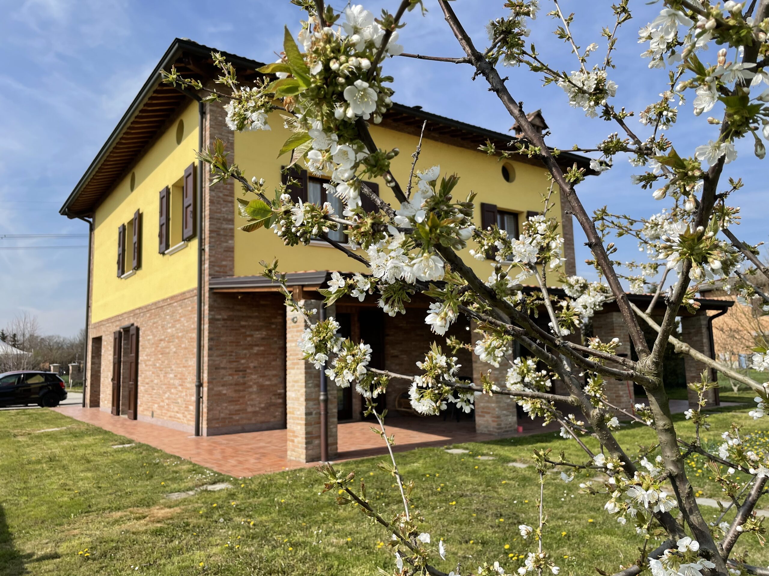 SPLENDIDA VILLA INDIPENDENTE CON GIARDINO A MODENA LOCALITA’SPILAMBERTO (vicino ristorante LA BUSA)